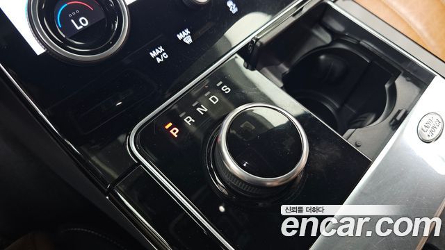 Land Rover Range Rover Velar 2018 — photo 12