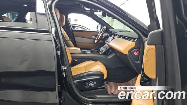 Land Rover Range Rover Velar 2018 — photo 17