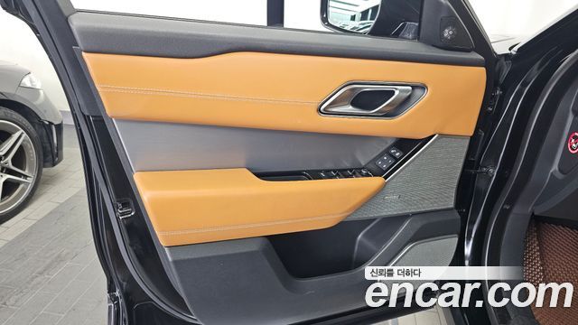 Land Rover Range Rover Velar 2018 — photo 14