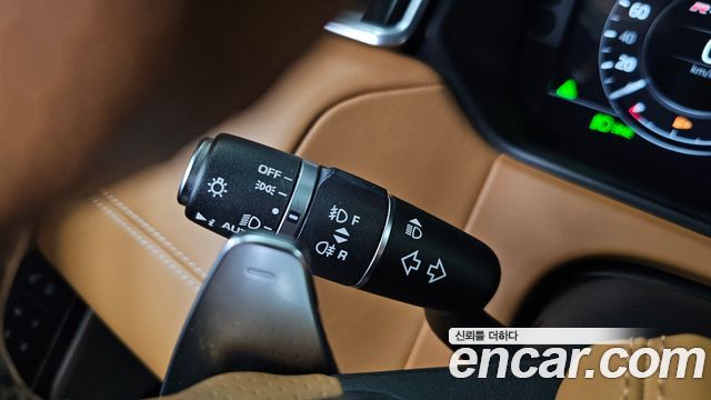 Land Rover Range Rover Velar 2018 — photo 35