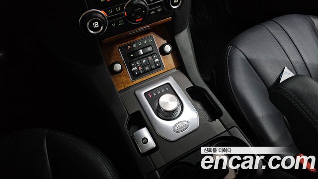 Land Rover Discovery 2014 — photo 9