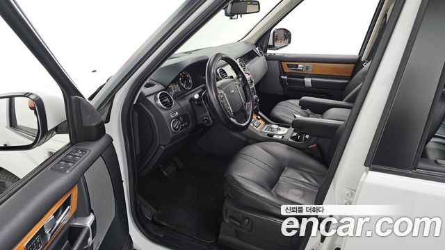 Land Rover Discovery 2014 — photo 10