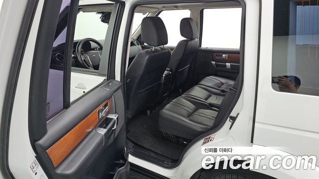 Land Rover Discovery 2014 — photo 11