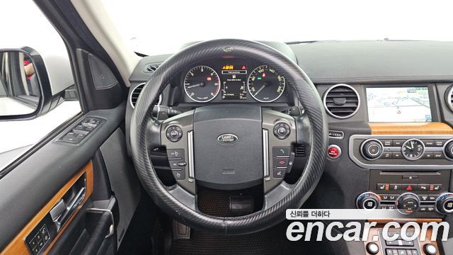 Land Rover Discovery 2014 — photo 12