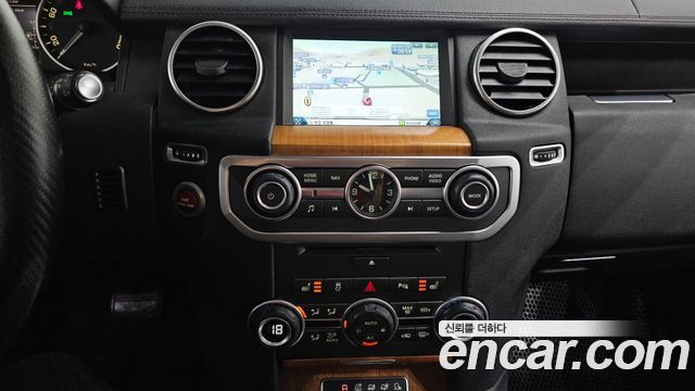 Land Rover Discovery 2014 — photo 13