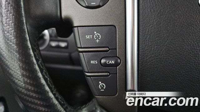 Land Rover Discovery 2014 — photo 17