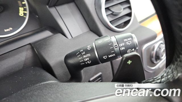 Land Rover Discovery 2014 — photo 19