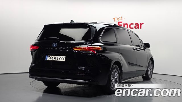 Toyota Sienna 2021 — photo 2