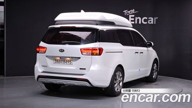 Kia Canival 2017 — photo 2