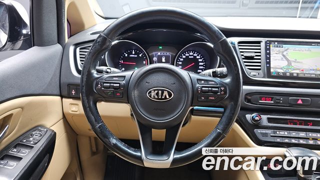 Kia Canival 2017 — photo 12
