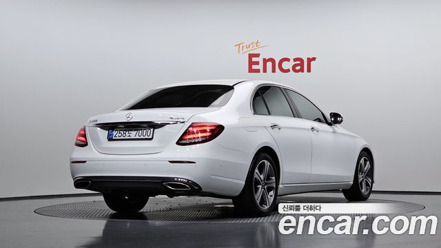Mercedes-Benz E-Class 2017 — photo 2