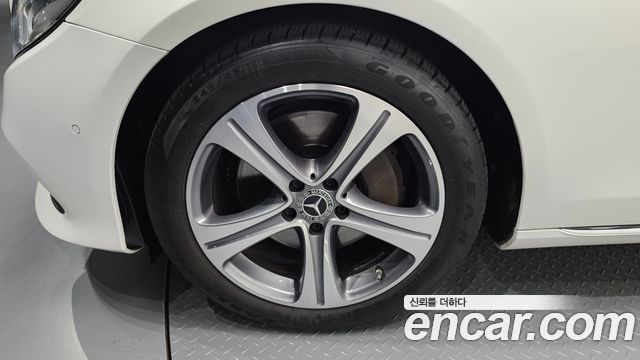 Mercedes-Benz E-Class 2017 — photo 5