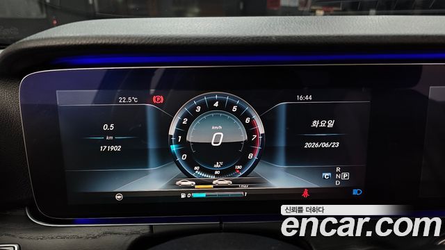 Mercedes-Benz E-Class 2017 — photo 8