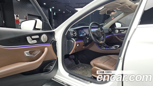 Mercedes-Benz E-Class 2017 — photo 10