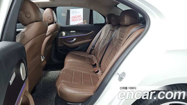 Mercedes-Benz E-Class 2017 — photo 12