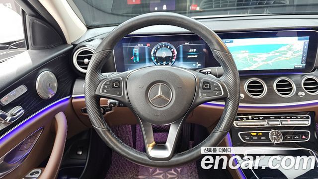 Mercedes-Benz E-Class 2017 — photo 13