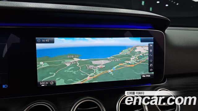 Mercedes-Benz E-Class 2017 — photo 14