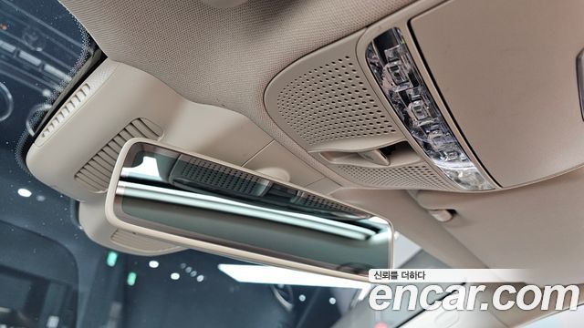 Mercedes-Benz E-Class 2017 — photo 18