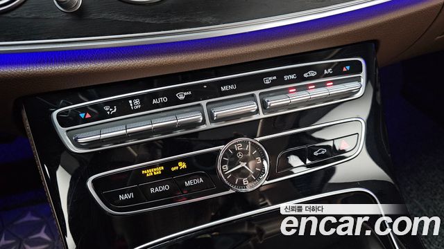 Mercedes-Benz E-Class 2017 — photo 19