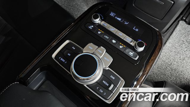 Genesis G90 2019 — photo 19