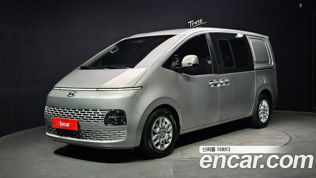 Hyundai Staria 2022 — photo 1