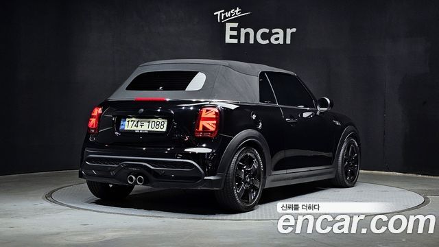 Mini Cooper Convertible 2022 — photo 2
