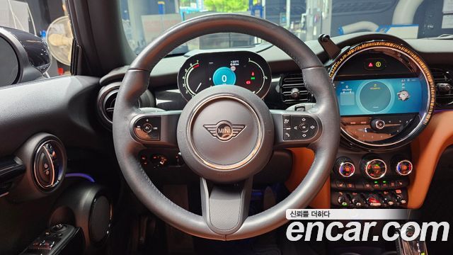 Mini Cooper Convertible 2022 — photo 19