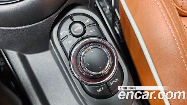 Mini Cooper Convertible 2022 — photo 25