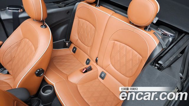 Mini Cooper Convertible 2022 — photo 16