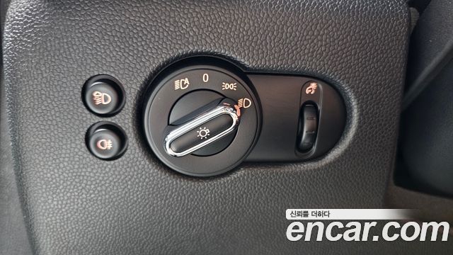 Mini Cooper Convertible 2022 — photo 27