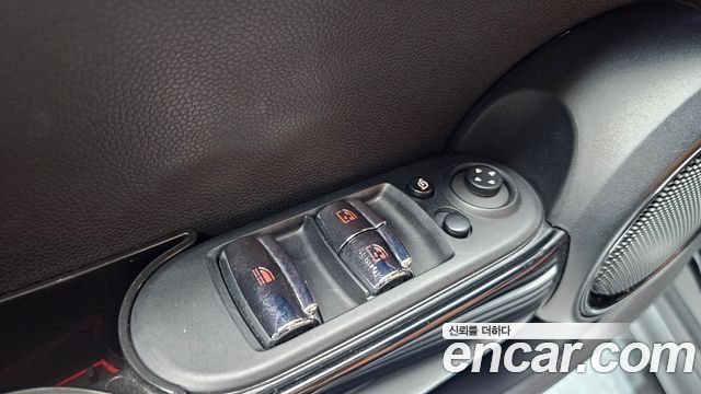 Mini Cooper Convertible 2022 — photo 28