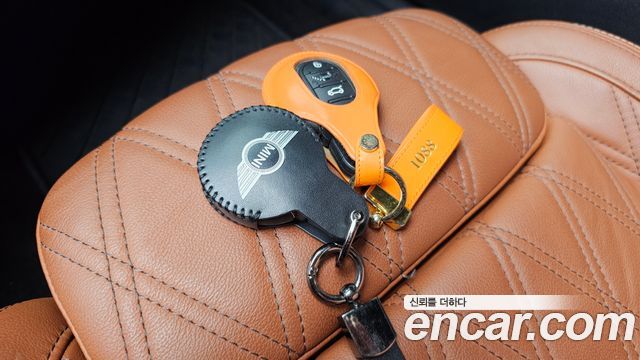 Mini Cooper Convertible 2022 — photo 29