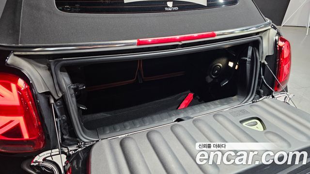 Mini Cooper Convertible 2022 — photo 30