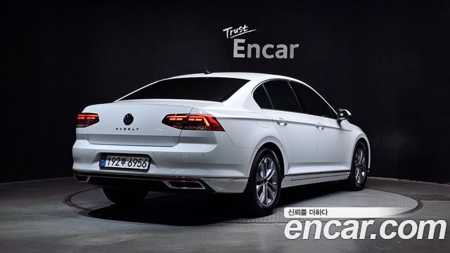 Volkswagen Passat 2022 — photo 2