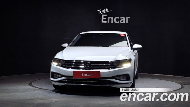 Volkswagen Passat 2022 — photo 3