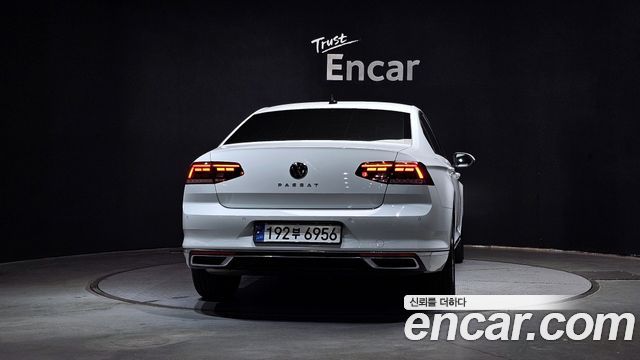 Volkswagen Passat 2022 — photo 4