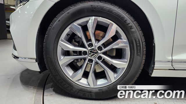 Volkswagen Passat 2022 — photo 5