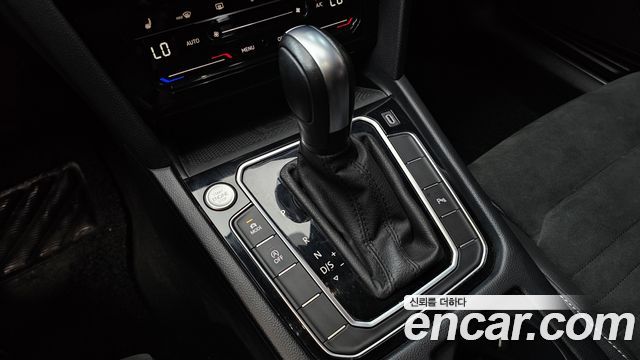 Volkswagen Passat 2022 — photo 12