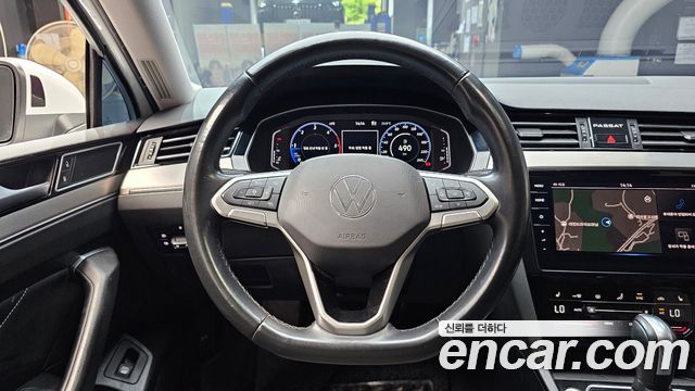 Volkswagen Passat 2022 — photo 19