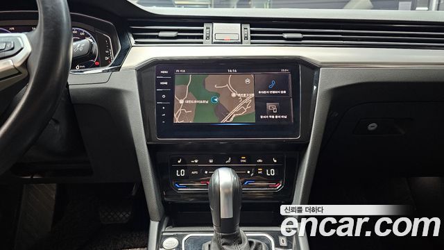 Volkswagen Passat 2022 — photo 20