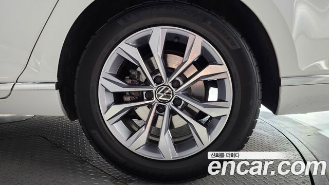 Volkswagen Passat 2022 — photo 7