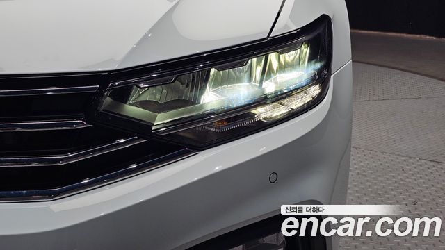 Volkswagen Passat 2022 — photo 8