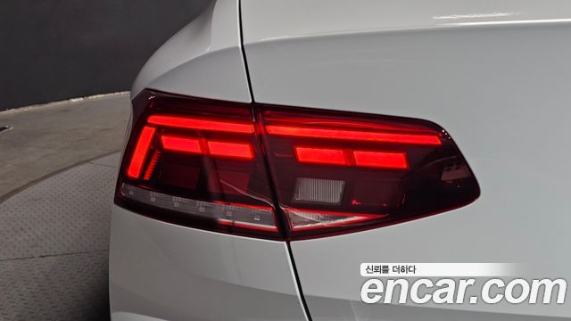 Volkswagen Passat 2022 — photo 9