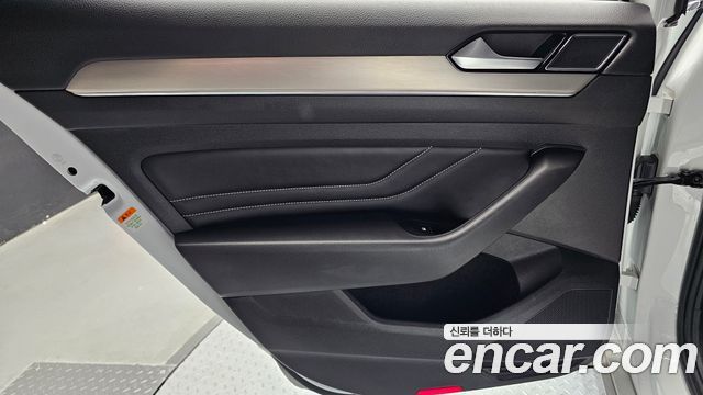 Volkswagen Passat 2022 — photo 15