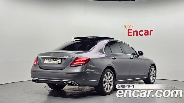 Mercedes-Benz E-Class 2019 — photo 2