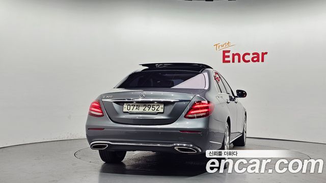 Mercedes-Benz E-Class 2019 — photo 4