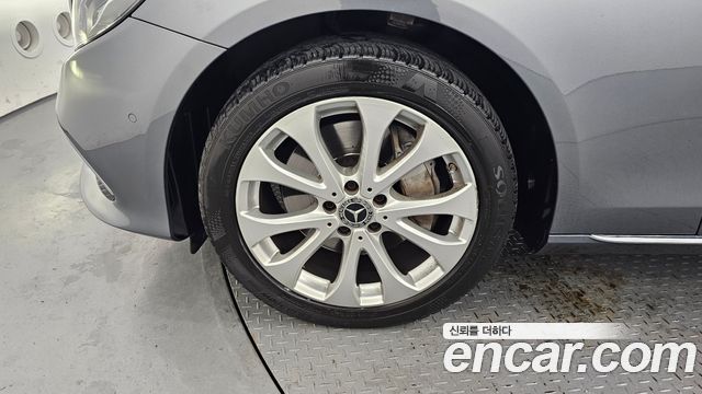 Mercedes-Benz E-Class 2019 — photo 5