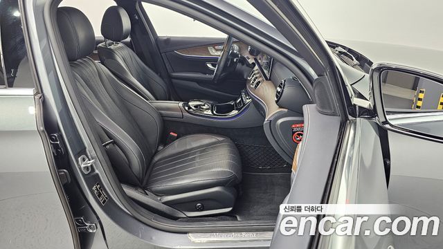 Mercedes-Benz E-Class 2019 — photo 13