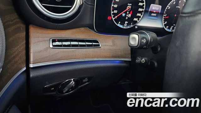 Mercedes-Benz E-Class 2019 — photo 23