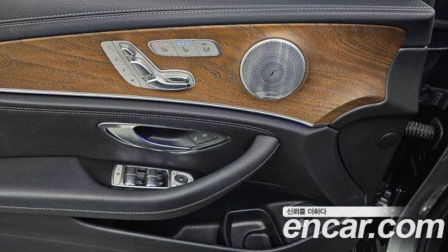 Mercedes-Benz E-Class 2019 — photo 24